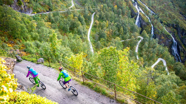 Descenso en bicicleta por el valle de Flåm