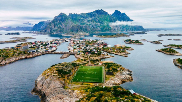 Henningsvaer